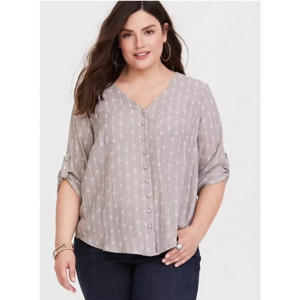 Torrid Harper Crepe Button-Up V-Neck Tribal Print 3/4 Sleeve Blouse 2 Grey